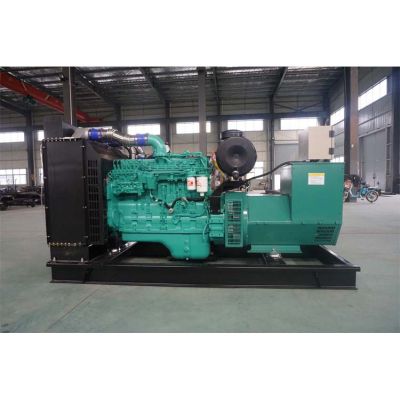 200kw東風(fēng)康明斯柴油發(fā)電機(jī)組-東風(fēng)康明斯6缸柴油機(jī)6LTAA8.9-G3柴油發(fā)電機(jī)組,缸徑/行程：140/152mm,柴油發(fā)電機(jī)組水冷發(fā)動(dòng)機(jī)功率230KW,柴油發(fā)電機(jī)組配套馬拉松斯坦福發(fā)電機(jī)。廠價(jià)直銷歡迎選購(gòu)：13773399855。
